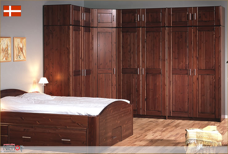 Jabo massiver Kleiderschrank mit Bett
