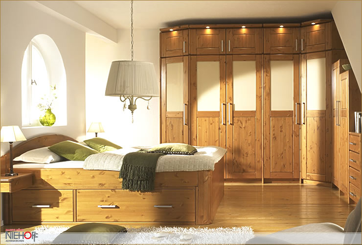 Jabo massiver Kleiderschrank 38 K